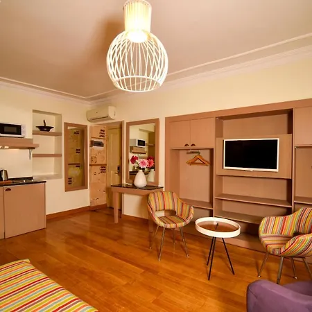 Colorful Flat Near Hadrian's Gate Apartman Antalya