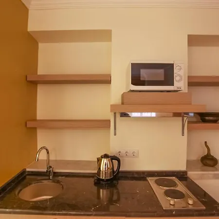 Colorful Flat Near Hadrian's Gate *