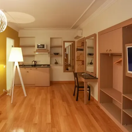 Colorful Flat Near Hadrian's Gate 아파트