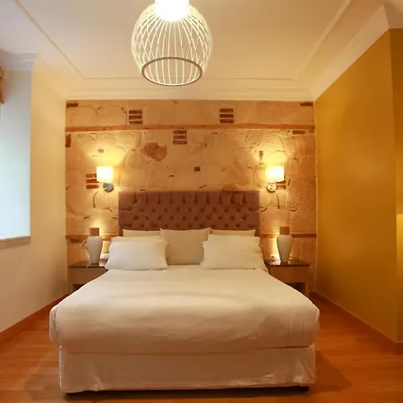 Colorful Flat Near Hadrian's Gate *